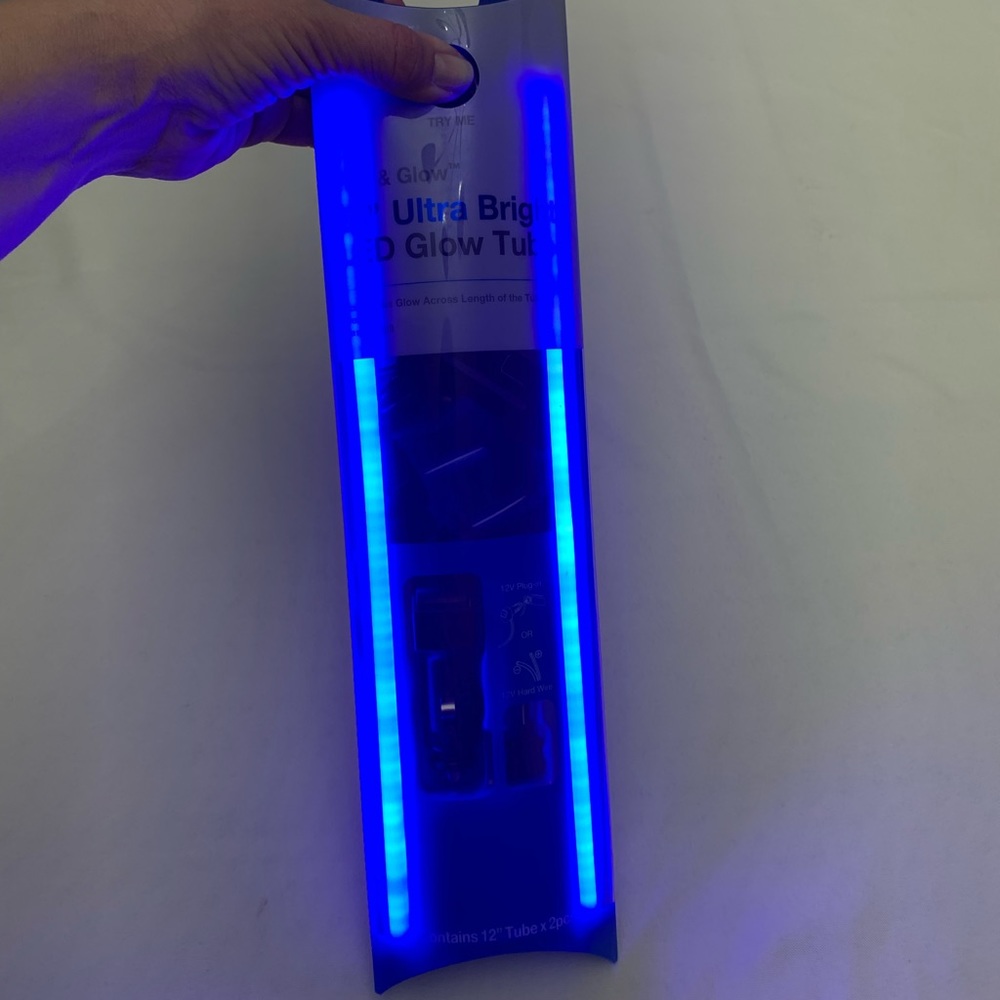 NWT Plug & Glow 24” ultra bright LED Glow Tubes unopened